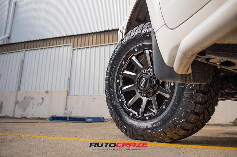 TOYOTA HILUX 4WD GD05 MATTE BLACK MILLED ACCENTS